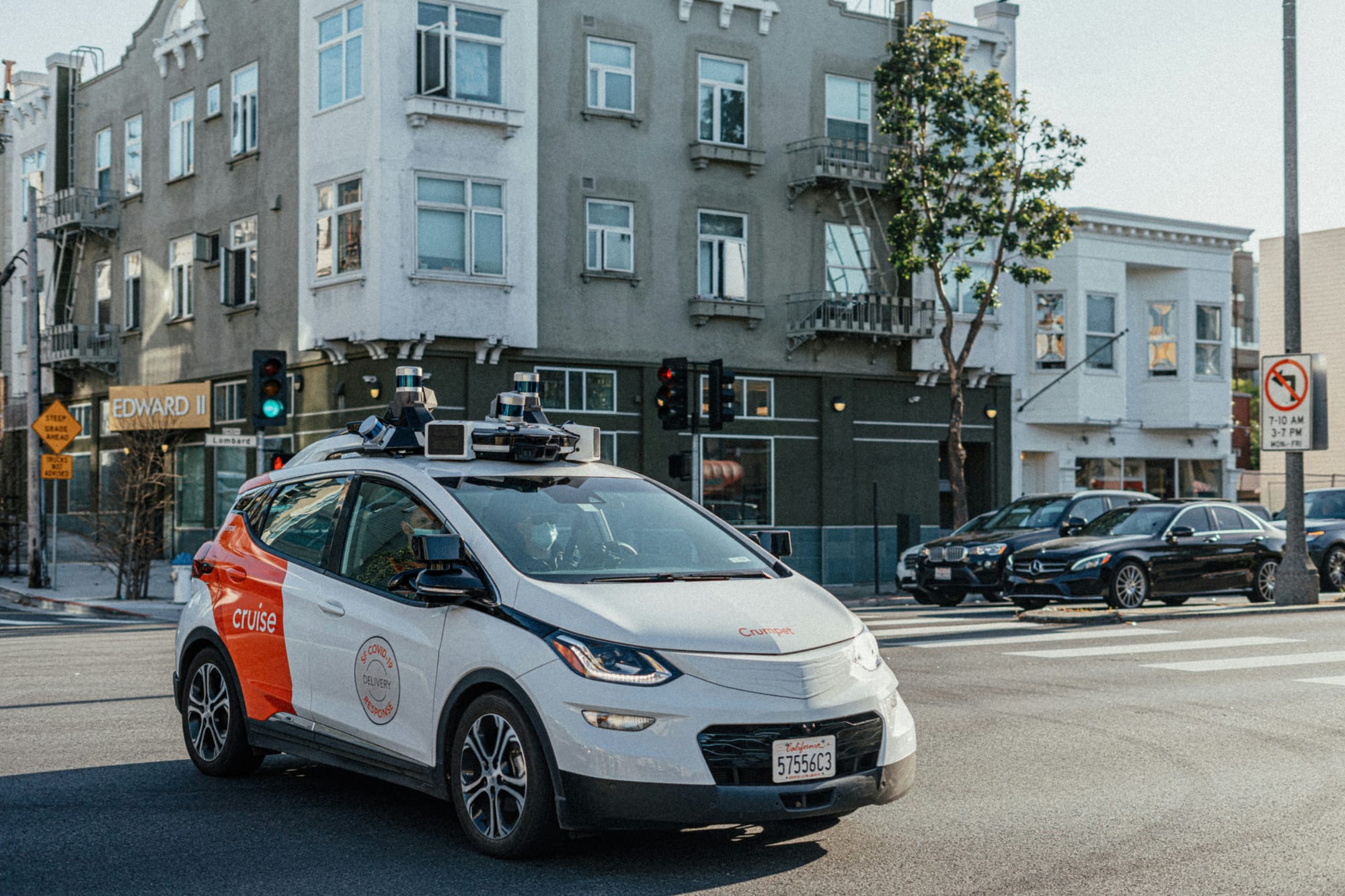 Waymo, Cruise, Tesla, and BYD Race Toward Autonomous Driving at Different Speeds