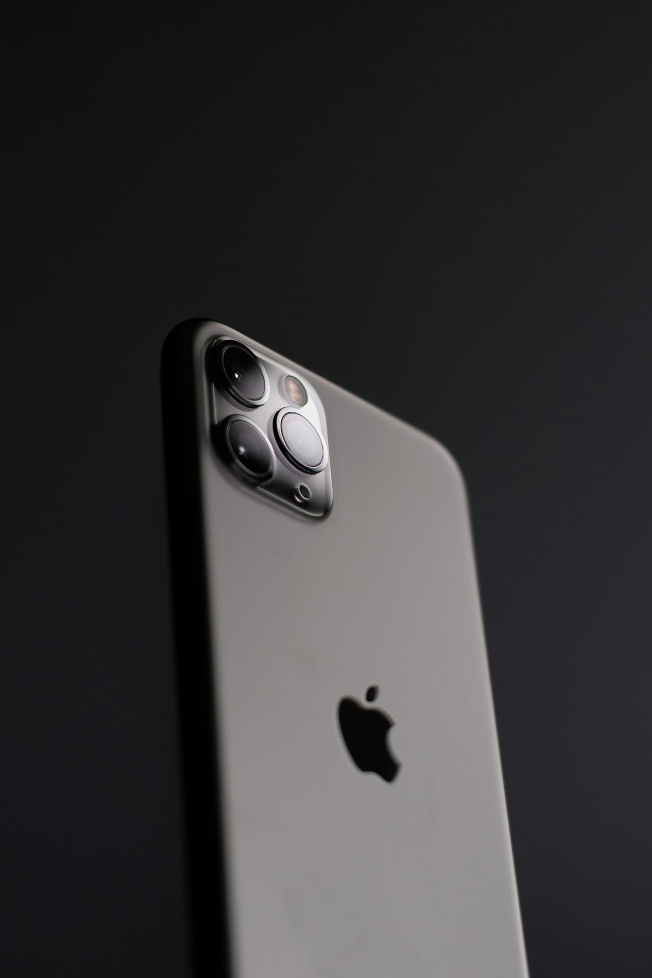iOS 27 Beta Introduces Interactive Lock Screen, Enhanced Siri, and Advanced Security Features